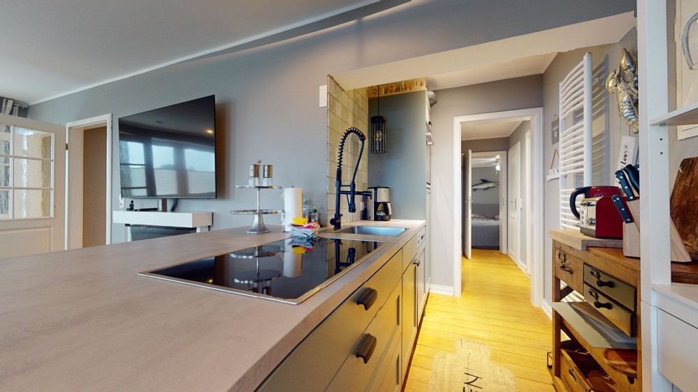 Großzügige Wohnung direkt am Badestrand - Küchenzeile