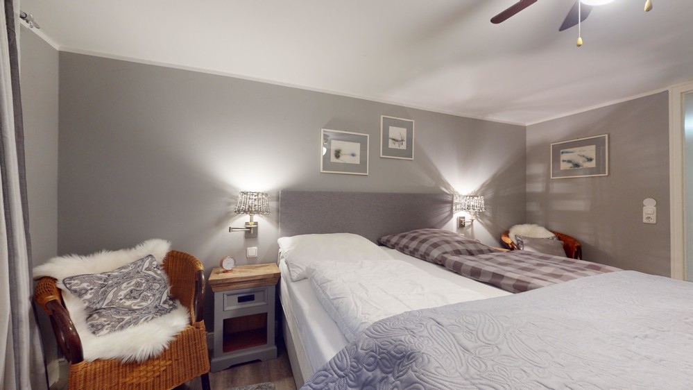 Großzügige Wohnung direkt am Badestrand - Schlafzimmer 2