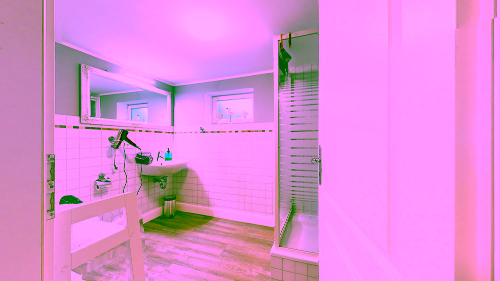 Großzügige Wohnung direkt am Badestrand - Badezimmer Souterrain