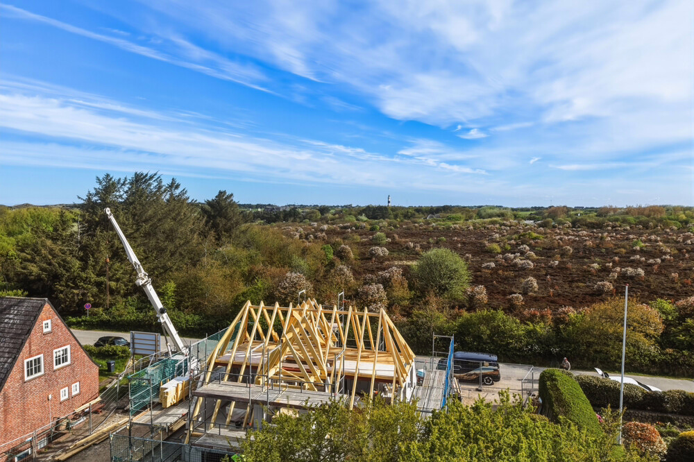 Provisionsfrei: Exklusives Neubau-Einzelhaus mit Ferienvermietungsgenehmigung - Aktueller Baufortschritt (links Altbestand)