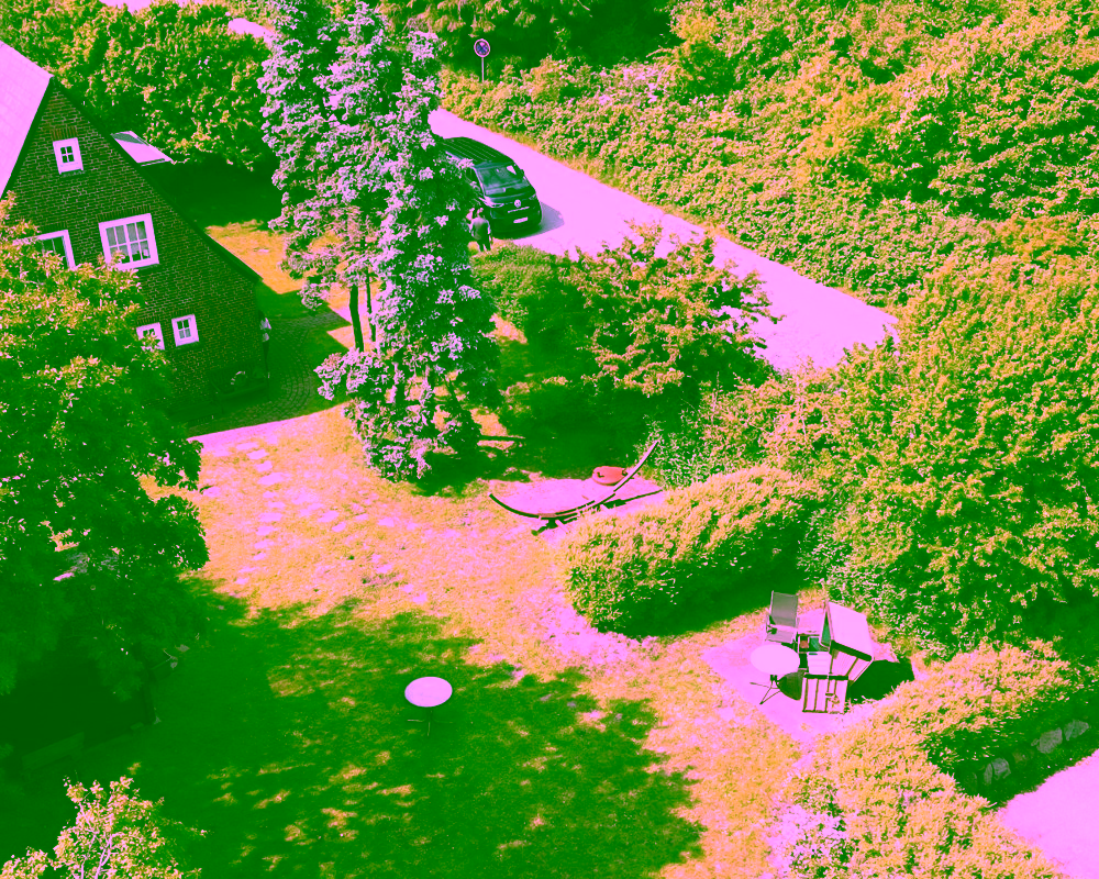 Provisionsfrei: Exklusives Neubau-Einzelhaus mit Ferienvermietungsgenehmigung - Grundstück mit Altbestand