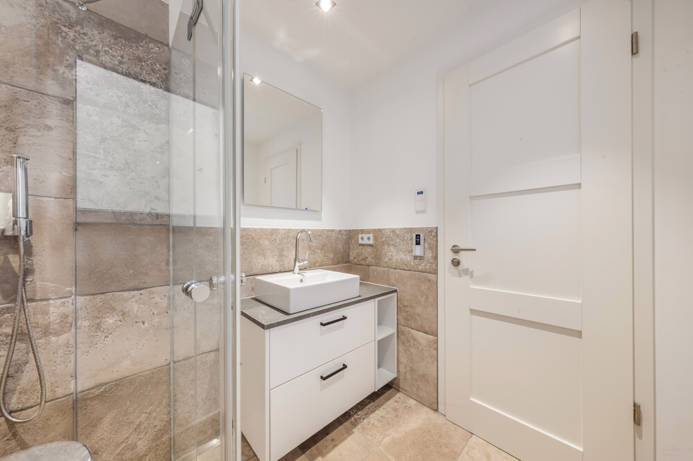 Klein wohnen, groß leben – Einzelhaus mit großzügigem Garten für Gewerbetreibende & Freiberufler - Badezimmer