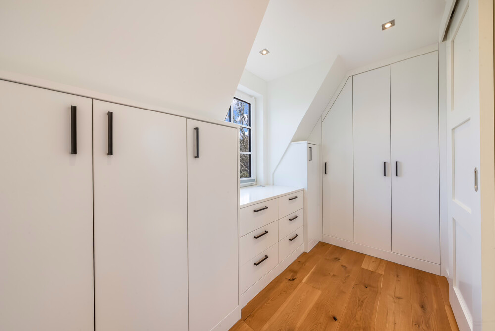 Klein wohnen, groß leben – Einzelhaus mit großzügigem Garten für Gewerbetreibende & Freiberufler - OG Ankleidezimmer