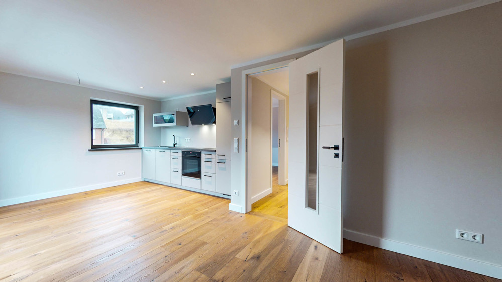 Hochwertige Neubauwohnung in strandnaher Lage mit Südbalkon - Wohnzimmer