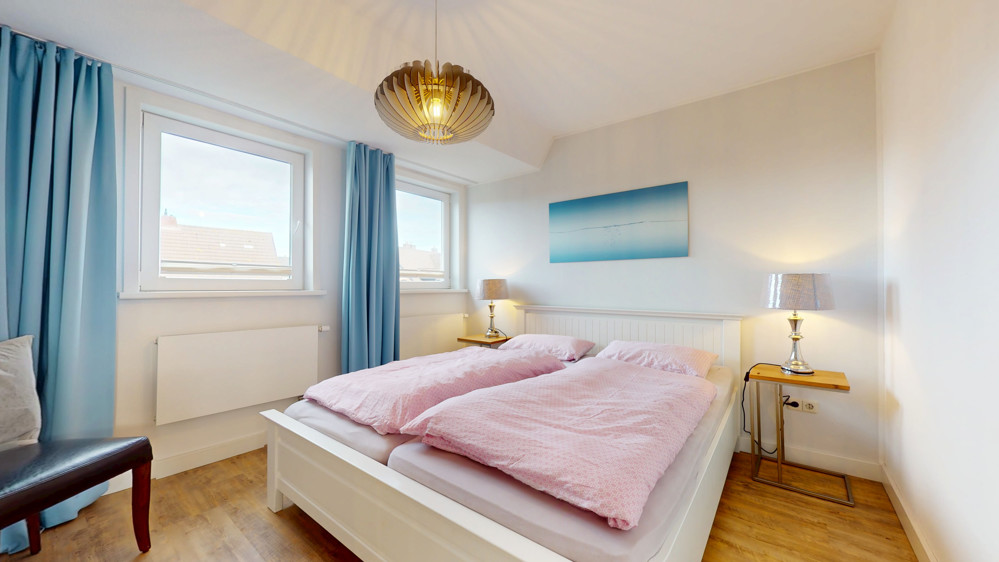 Hörnumer Rarität - Rotklinker Doppelhaushälfte mit Blick auf die Dünen - 1. Schlafzimmer